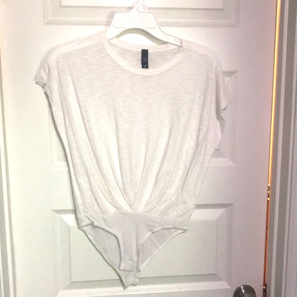 Short sleeve body suit